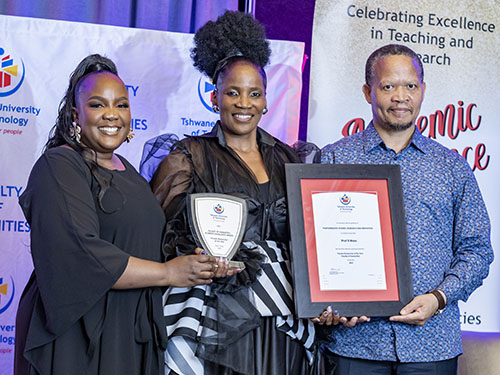 Prof S Mnisi