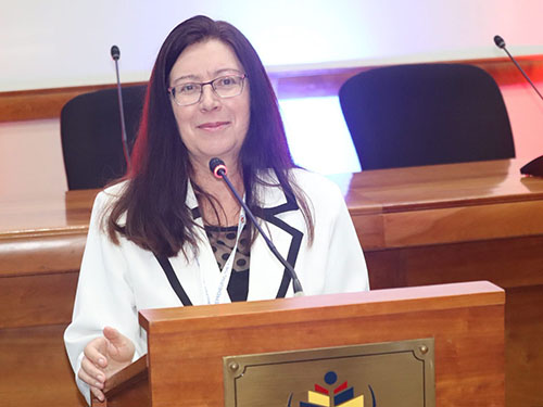 Dr Agnieta Pretorius